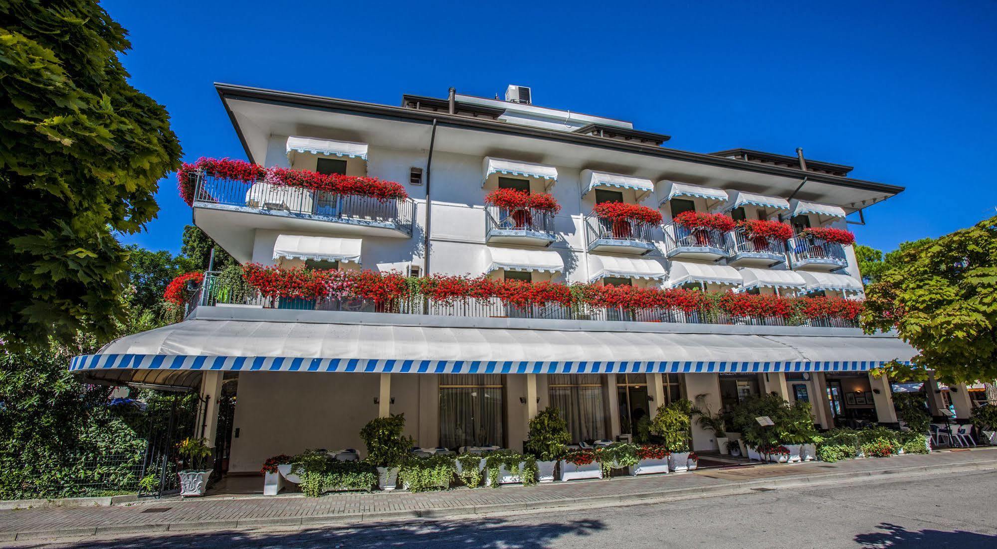 Hotel Venezia E La Villetta Лидо-ди-Езоло Экстерьер фото